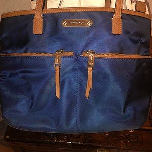 New purse dark blue and brown trim micheal kors front zipper purse